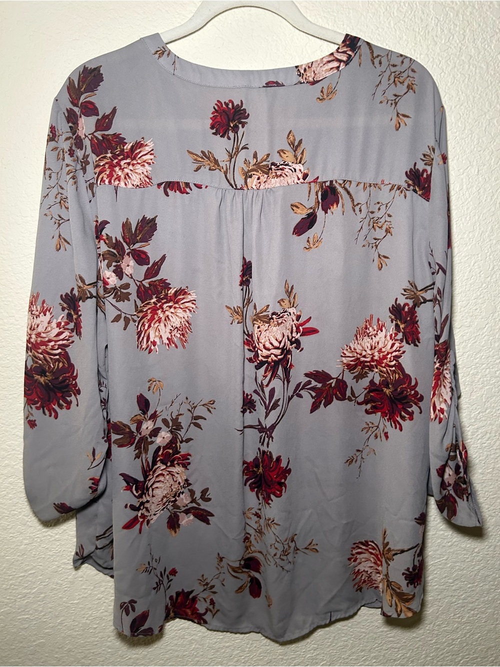Maurices Women's Floral Split-Neck Blouse Gray Burgundy Floral Long Sleeve Light - Picture 7 of 8